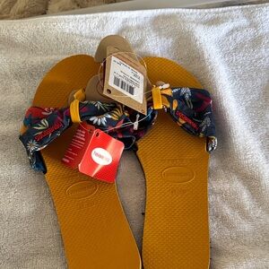 Havaianas Mustard and Navy Floral Sandals